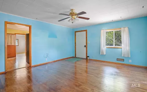 Living - 515 Stevens Ave, Filer, ID 83328 photo 1 of 2