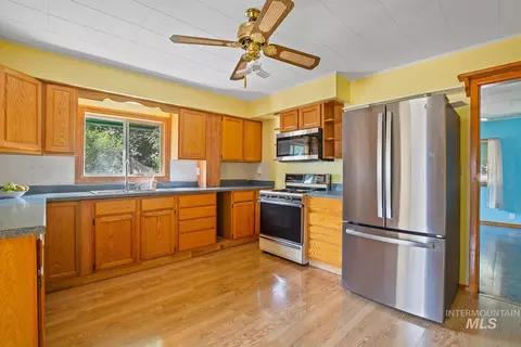 Kitchen - 515 Stevens Ave, Filer, ID 83328 photo 2 of 2