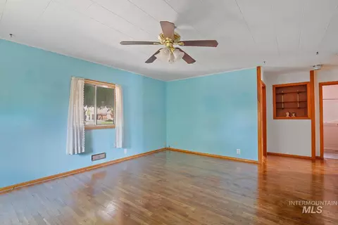 Living - 515 Stevens Ave, Filer, ID 83328 photo 2 of 2