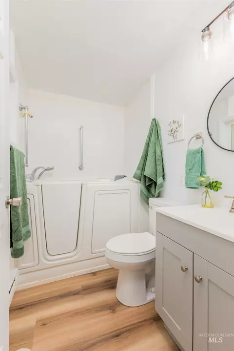 Bath - 655 S 13th, Mountain Home, ID 83647 photo 1 of 2