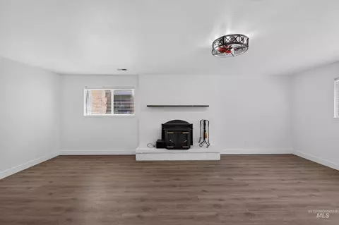 Living - 935 Farrington Dr, Eagle, ID 83616 photo 6 of 7