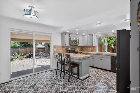 Kitchen - 935 Farrington Dr, Eagle, ID 83616 photo 1 of 4