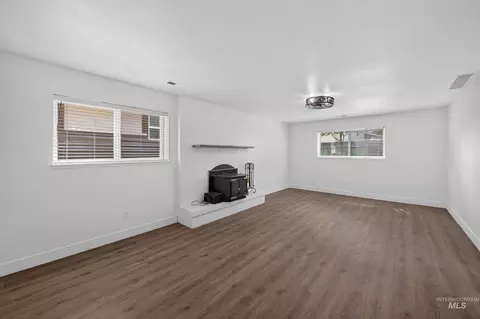 Living - 935 Farrington Dr, Eagle, ID 83616 photo 7 of 7