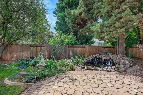 Exterior - 935 Farrington Dr, Eagle, ID 83616 photo 5 of 12