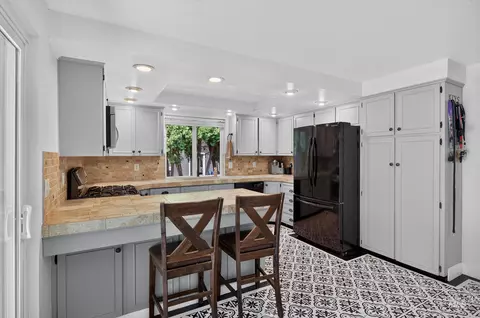 Kitchen - 935 Farrington Dr, Eagle, ID 83616 photo 2 of 4