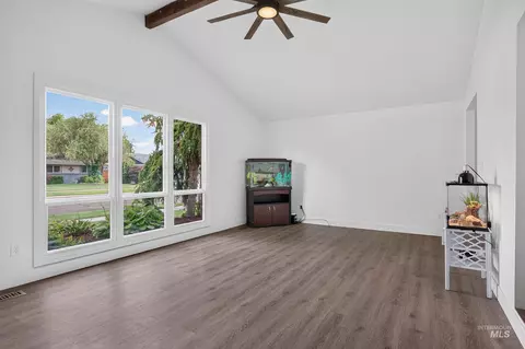 Living - 935 Farrington Dr, Eagle, ID 83616 photo 3 of 7