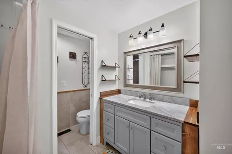Bath - 935 Farrington Dr, Eagle, ID 83616 photo 1 of 4
