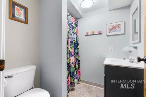Bath - 6500 SE 10th Ave, Caldwell, ID 83607 photo 2 of 2