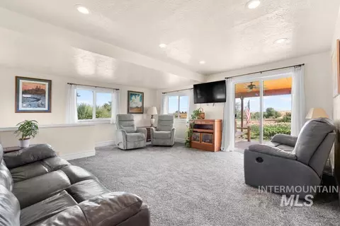 Living - 6500 SE 10th Ave, Caldwell, ID 83607 photo 1 of 2