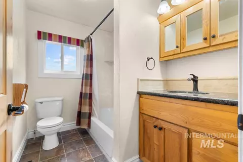 Bath - 6500 SE 10th Ave, Caldwell, ID 83607 photo 1 of 2