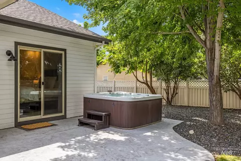Exterior - 2818 E Shadowview, Eagle, ID 83616 photo 5 of 11