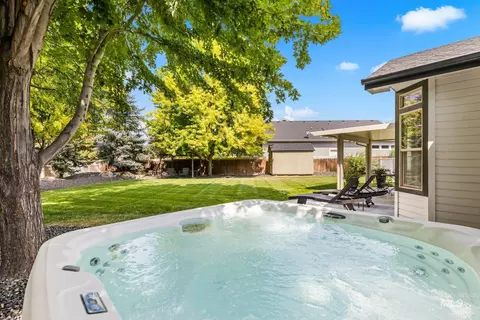 Exterior - 2818 E Shadowview, Eagle, ID 83616 photo 6 of 11