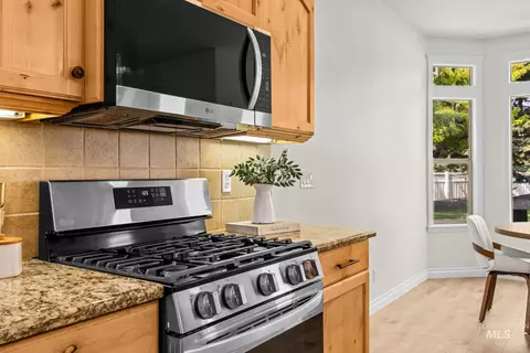 Kitchen - 2818 E Shadowview, Eagle, ID 83616 photo 2 of 4