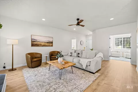 Living - 2818 E Shadowview, Eagle, ID 83616 photo 2 of 2