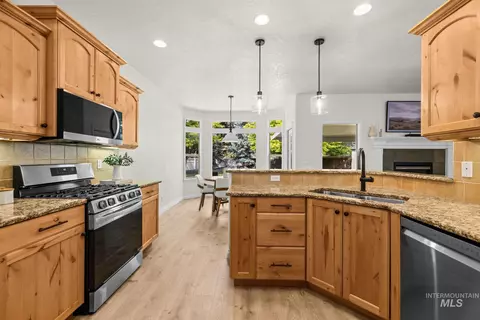Kitchen - 2818 E Shadowview, Eagle, ID 83616 photo 1 of 4