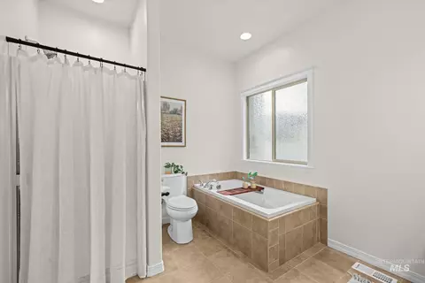 Bath - 2818 E Shadowview, Eagle, ID 83616 photo 2 of 3