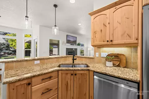 Kitchen - 2818 E Shadowview, Eagle, ID 83616 photo 4 of 4