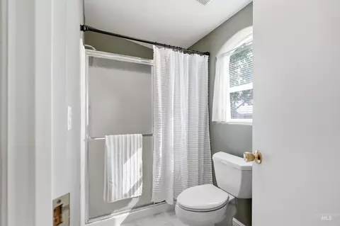 Bath - 15513 War Eagle Rd, Murphy, ID 83650 photo 4 of 5