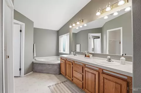 Bath - 15513 War Eagle Rd, Murphy, ID 83650 photo 3 of 5