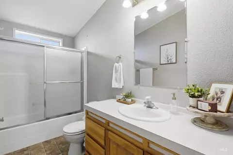 Bath - 15513 War Eagle Rd, Murphy, ID 83650 photo 2 of 5