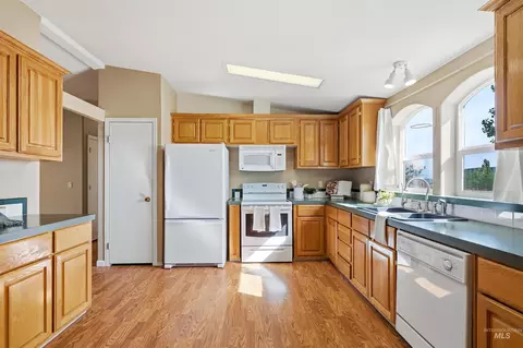 Kitchen - 15513 War Eagle Rd, Murphy, ID 83650 photo 1 of 4