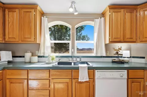 Kitchen - 15513 War Eagle Rd, Murphy, ID 83650 photo 3 of 4