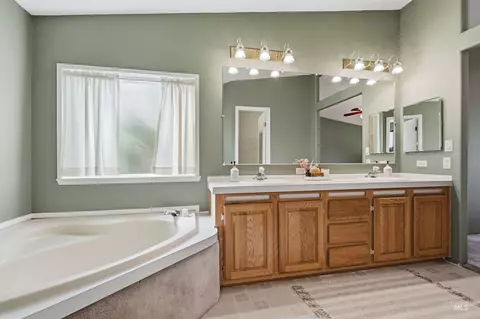 Bath - 15513 War Eagle Rd, Murphy, ID 83650 photo 1 of 5