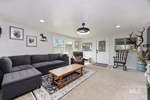 Living - 320 14th Ave N, Buhl, ID 83316 photo 2 of 2