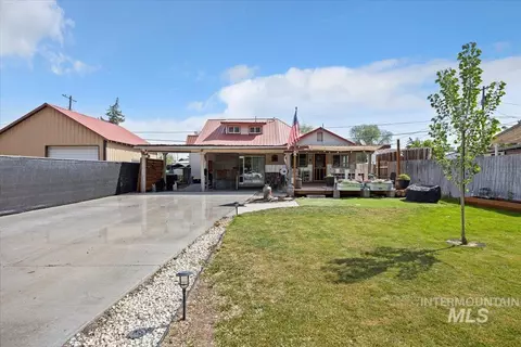 Exterior - 320 14th Ave N, Buhl, ID 83316 photo 3 of 7
