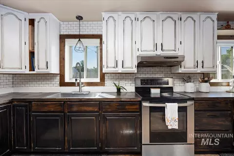 Kitchen - 320 14th Ave N, Buhl, ID 83316 photo 3 of 3