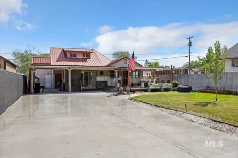 Exterior - 320 14th Ave N, Buhl, ID 83316 photo 4 of 7