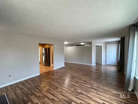 Living - 930 N 8th St, Payette, ID 83661 photo 1 of 2