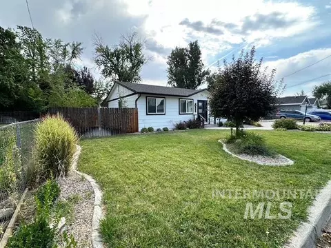 Exterior - 930 N 8th St, Payette, ID 83661 photo 2 of 9