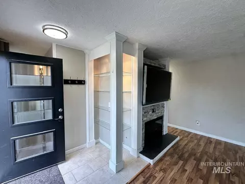 Entry Way - 930 N 8th St, Payette, ID 83661 photo 1 of 1