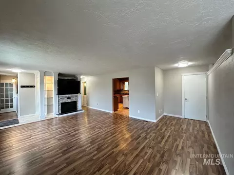 Living - 930 N 8th St, Payette, ID 83661 photo 2 of 2