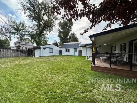 Exterior - 930 N 8th St, Payette, ID 83661 photo 5 of 9