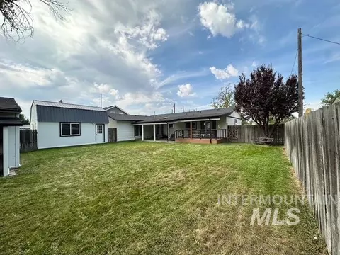 Exterior - 930 N 8th St, Payette, ID 83661 photo 6 of 9