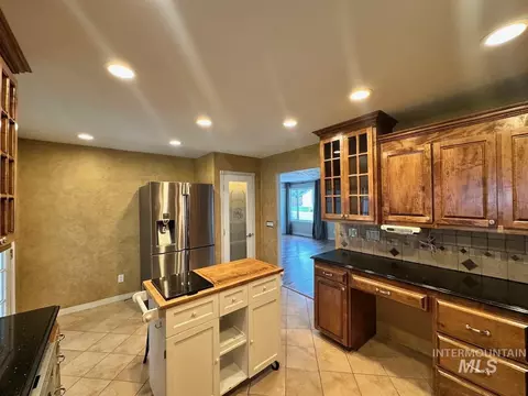 Kitchen - 930 N 8th St, Payette, ID 83661 photo 2 of 2