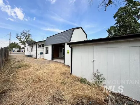 Exterior - 930 N 8th St, Payette, ID 83661 photo 8 of 9
