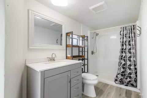 Bath - 1020 Locker Ave, Parma, ID 83660 photo 1 of 1