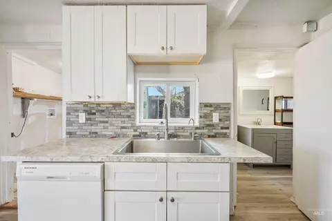 Kitchen - 1020 Locker Ave, Parma, ID 83660 photo 3 of 4