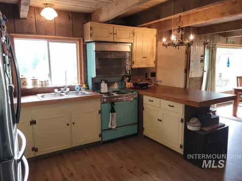 Kitchen - 1208 Fox Rd, Cascade, ID 83611 photo 1 of 2