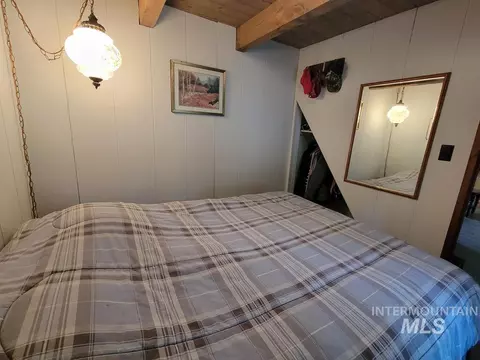 Bedroom - 1208 Fox Rd, Cascade, ID 83611 photo 2 of 3