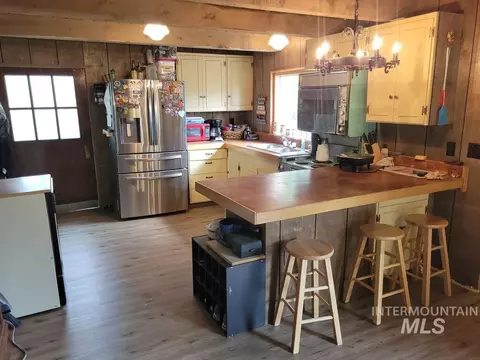 Kitchen - 1208 Fox Rd, Cascade, ID 83611 photo 2 of 2