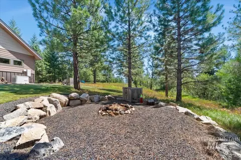 Exterior - 33 Sundance Dr, Mccall, ID 83638 photo 7 of 9