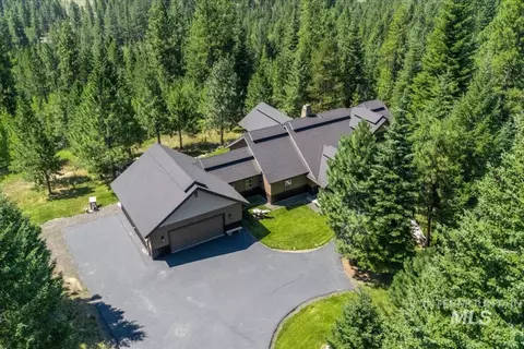 Exterior - 33 Sundance Dr, Mccall, ID 83638 photo 8 of 9