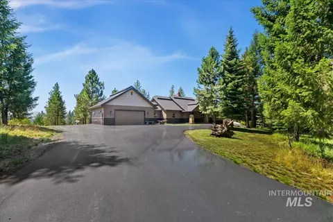 Exterior - 33 Sundance Dr, Mccall, ID 83638 photo 4 of 9