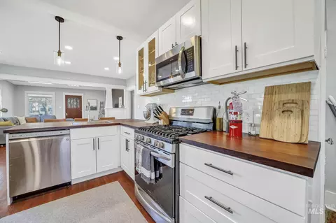 Kitchen - 404 7th Ave E, Twin Falls, ID 83301 photo 3 of 4