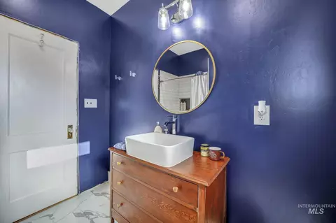 Bath - 404 7th Ave E, Twin Falls, ID 83301 photo 2 of 5