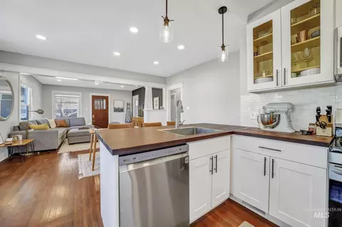 Kitchen - 404 7th Ave E, Twin Falls, ID 83301 photo 2 of 4
